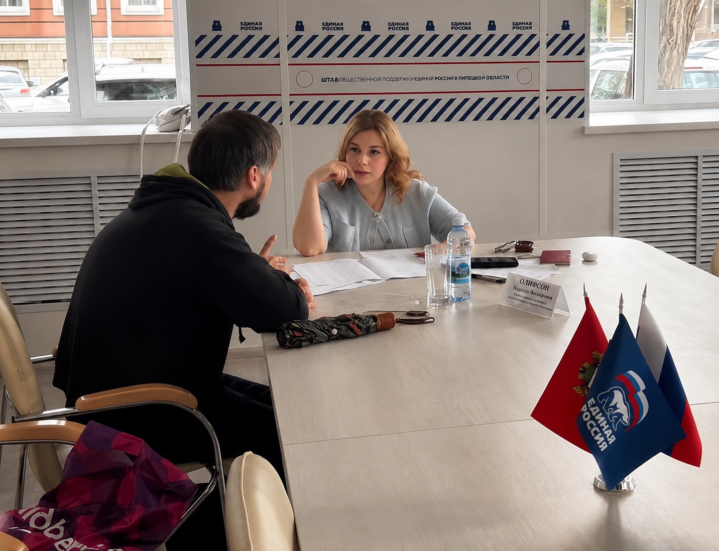 Адвокат разъясняет клиенту правовую позицию по делу